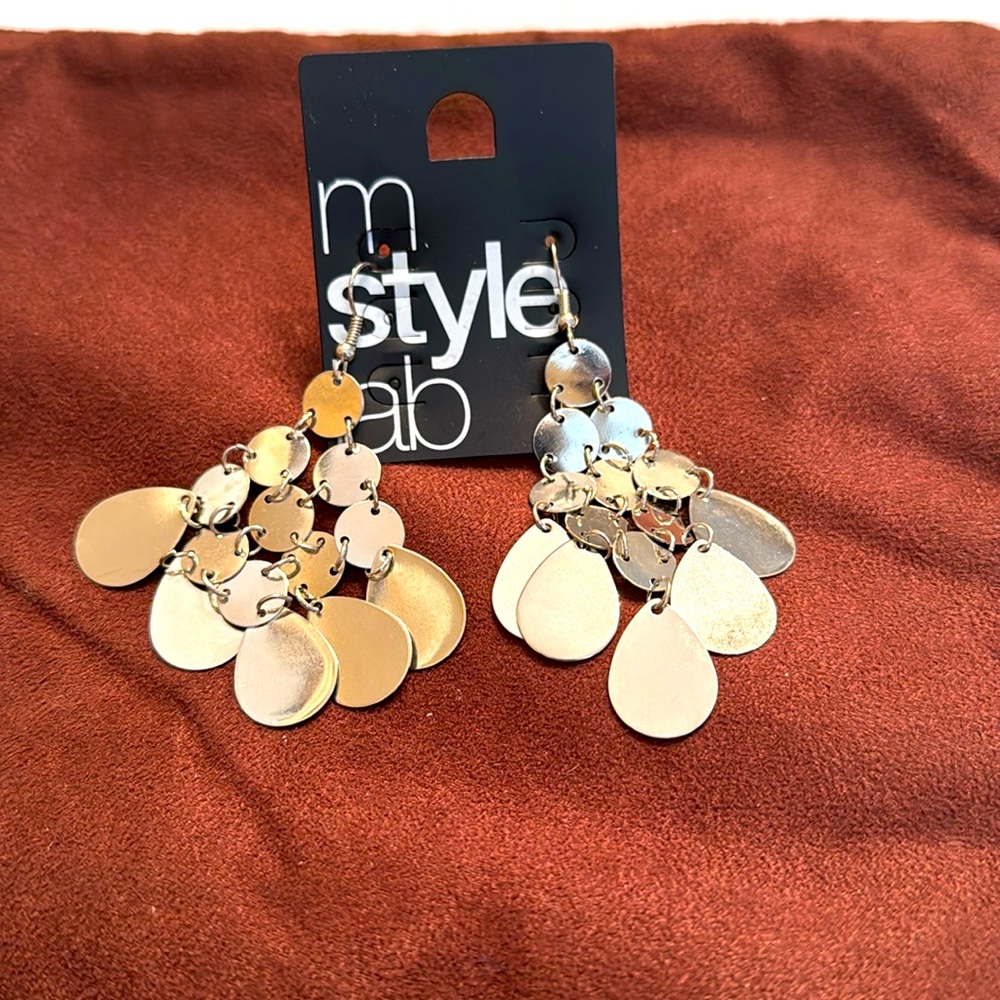 NWT “M Style Lab" Earrings  w/ silver circles w/ hook backs  EUC